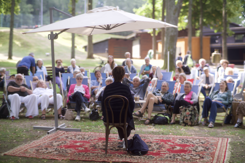 Teelöffellounge Hin und Weg Theaterfestival